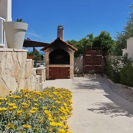 Elena Apartman Sumartin