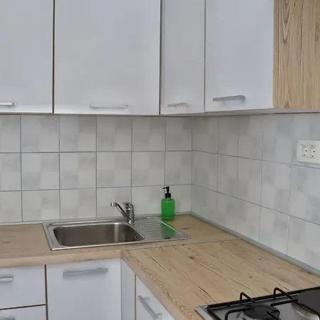 Elena Apartman Sumartin